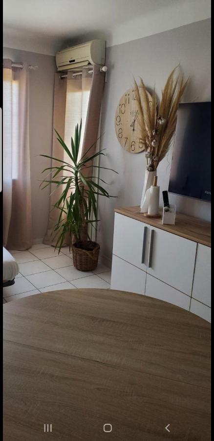 Appartement Parking gratuit à côté appartement 2 Chambres 47m2 climatisé à côté aéroport-Tram sur place-Plage 6 min-Centre ville 16 min avec tram-Free parking, 47m2 apartment 2 rooms,air-conditioned next to the airport- tram on spot- 6 min beach- 16min center