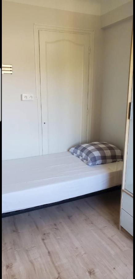Appartement Parking gratuit à côté appartement 2 Chambres 47m2 climatisé à côté aéroport-Tram sur place-Plage 6 min-Centre ville 16 min avec tram-Free parking, 47m2 apartment 2 rooms,air-conditioned next to the airport- tram on spot- 6 min beach- 16min center Nice