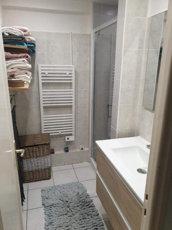 Apartment Parking Gratuit A Cote Appartement 2 Chambres 47M2 Climatise A Cote Aeroport-Tram Sur Place-Plage 6 Min-Centre Ville 16 Min Avec Tram-Free Parking, 47M2 Apartment 2 Rooms,Air-Conditioned Next To The Airport- Tram On Spot- 6 Min Beach- 16Min Center Nizza