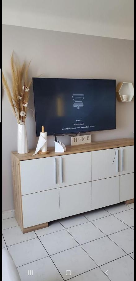 Apartment Parking Gratuit A Cote Appartement 2 Chambres 47M2 Climatise A Cote Aeroport-Tram Sur Place-Plage 6 Min-Centre Ville 16 Min Avec Tram-Free Parking, 47M2 Apartment 2 Rooms,Air-Conditioned Next To The Airport- Tram On Spot- 6 Min Beach- 16Min Center Nizza