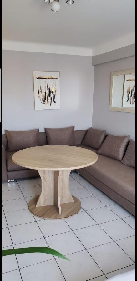 Parking Gratuit A Cote Appartement 2 Chambres 47M2 Climatise A Cote Aeroport-Tram Sur Place-Plage 6 Min-Centre Ville 16 Min Avec Tram-Free Parking, 47M2 Apartment 2 Rooms,Air-Conditioned Next To The Airport- Tram On Spot- 6 Min Beach- 16Min Center Nizza